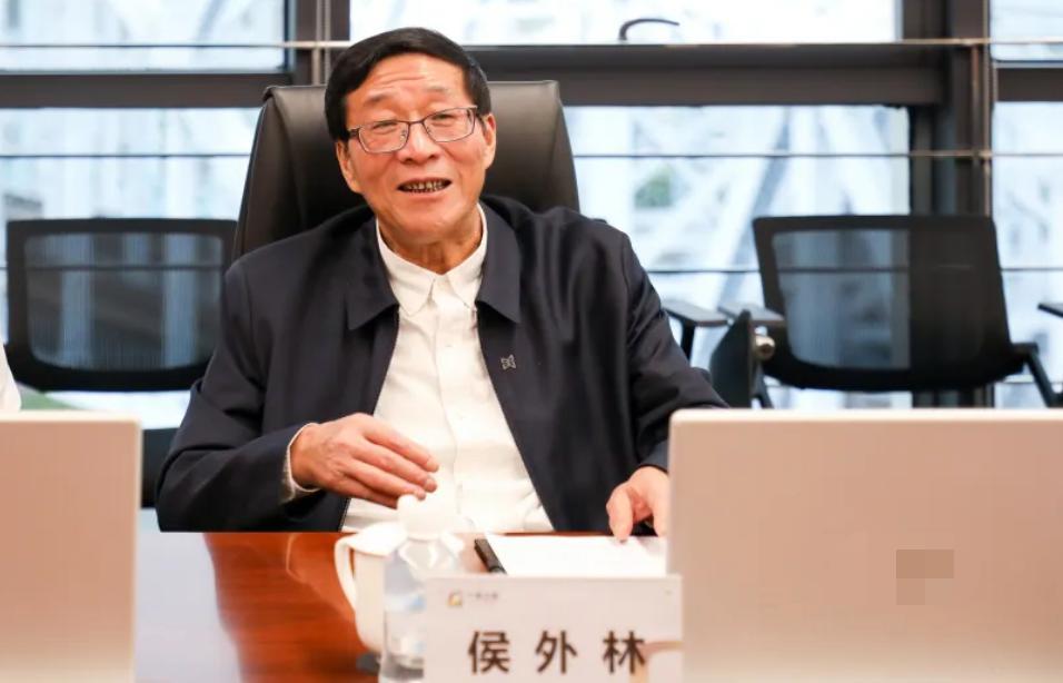 在八一建军节前两天曾任广东证监局局长、中国证监会稽查总队总队长的侯外林被查了！