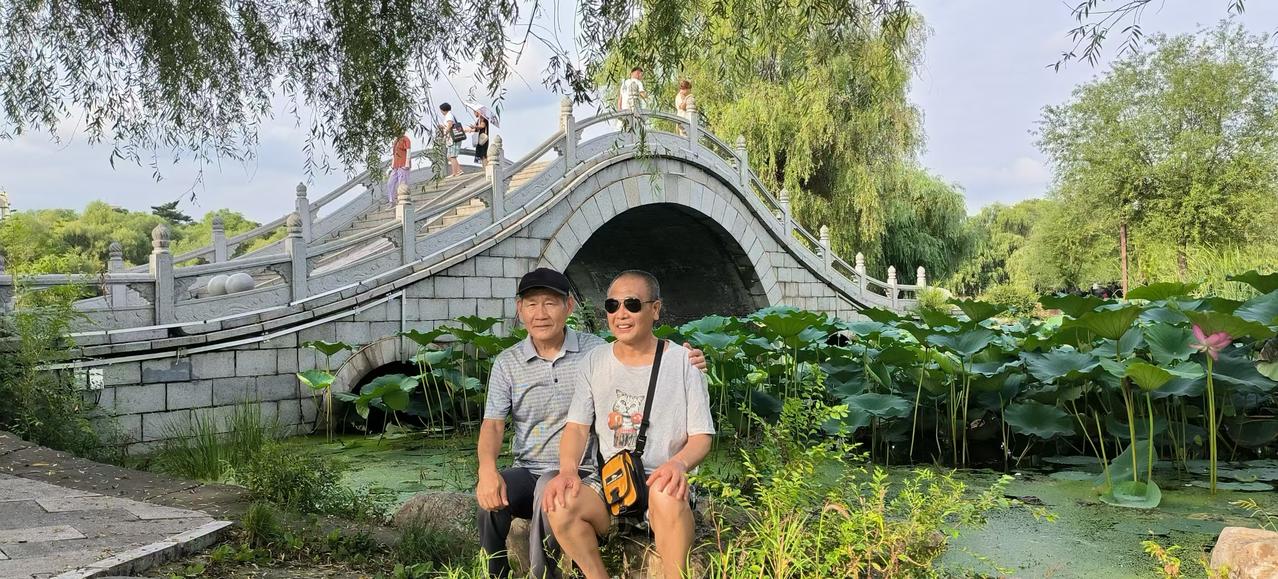 病中吟——随意后的乐趣

前几天，在头条的对联活动中，我顺便在醒来时，躺在床上浏