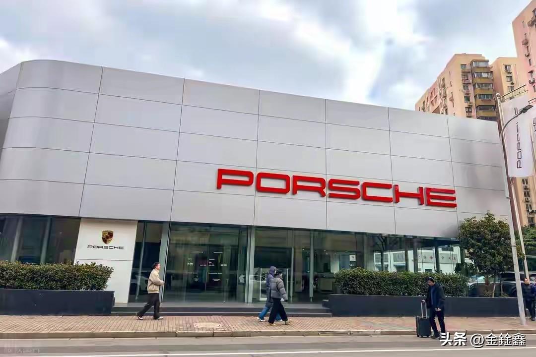 富人换赛道了！保时捷利润暴跌93%，顶级豪车神话破灭？

“昔日加价提车，如今降