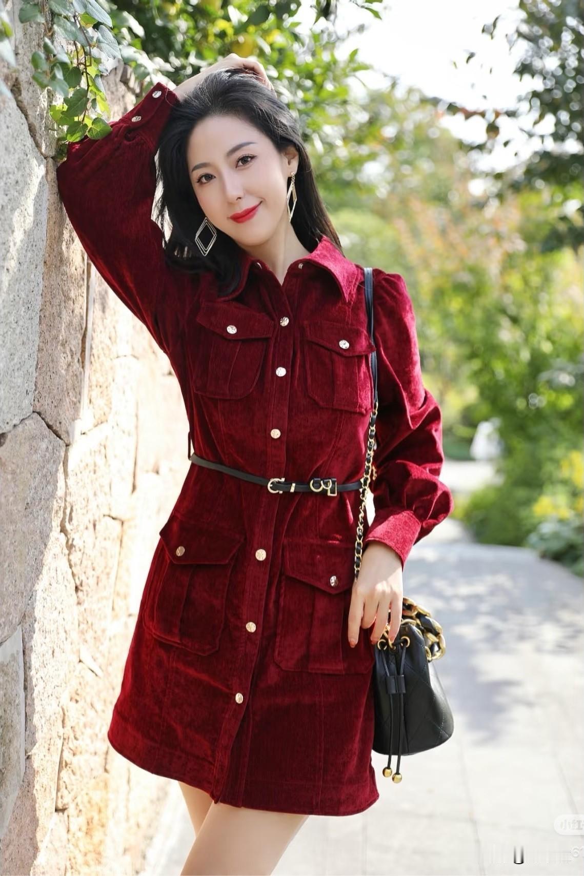 秋日红衣，优雅气质，时尚穿搭