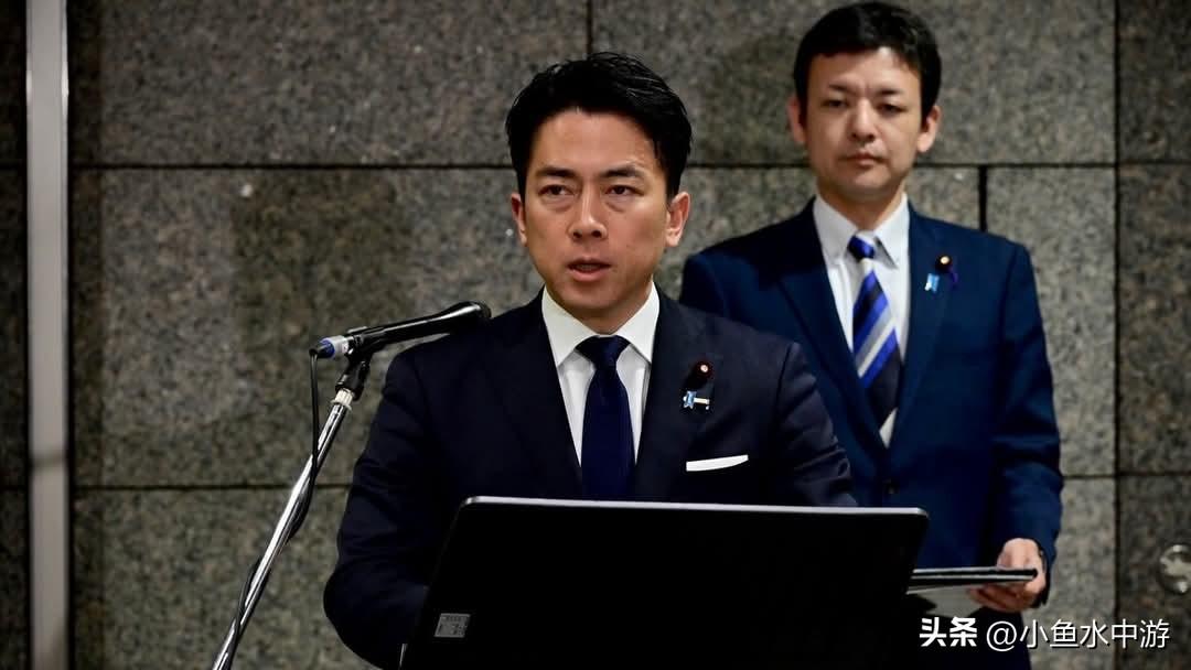 日本防卫大臣小泉进次郎在一场措辞强硬的记者会上明确表态反对伊朗：
“本届政府的立