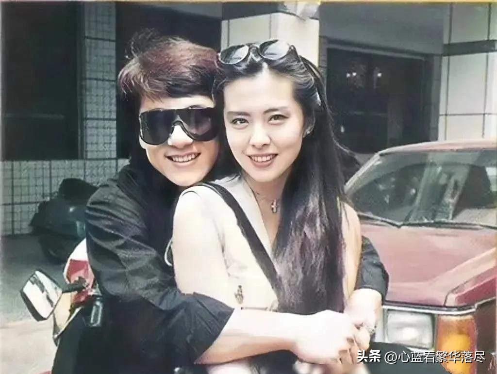 不知道大家发现没？成龙在跟很多女星一起拍照合影的时候，总是喜欢用手抱着或搂着女星