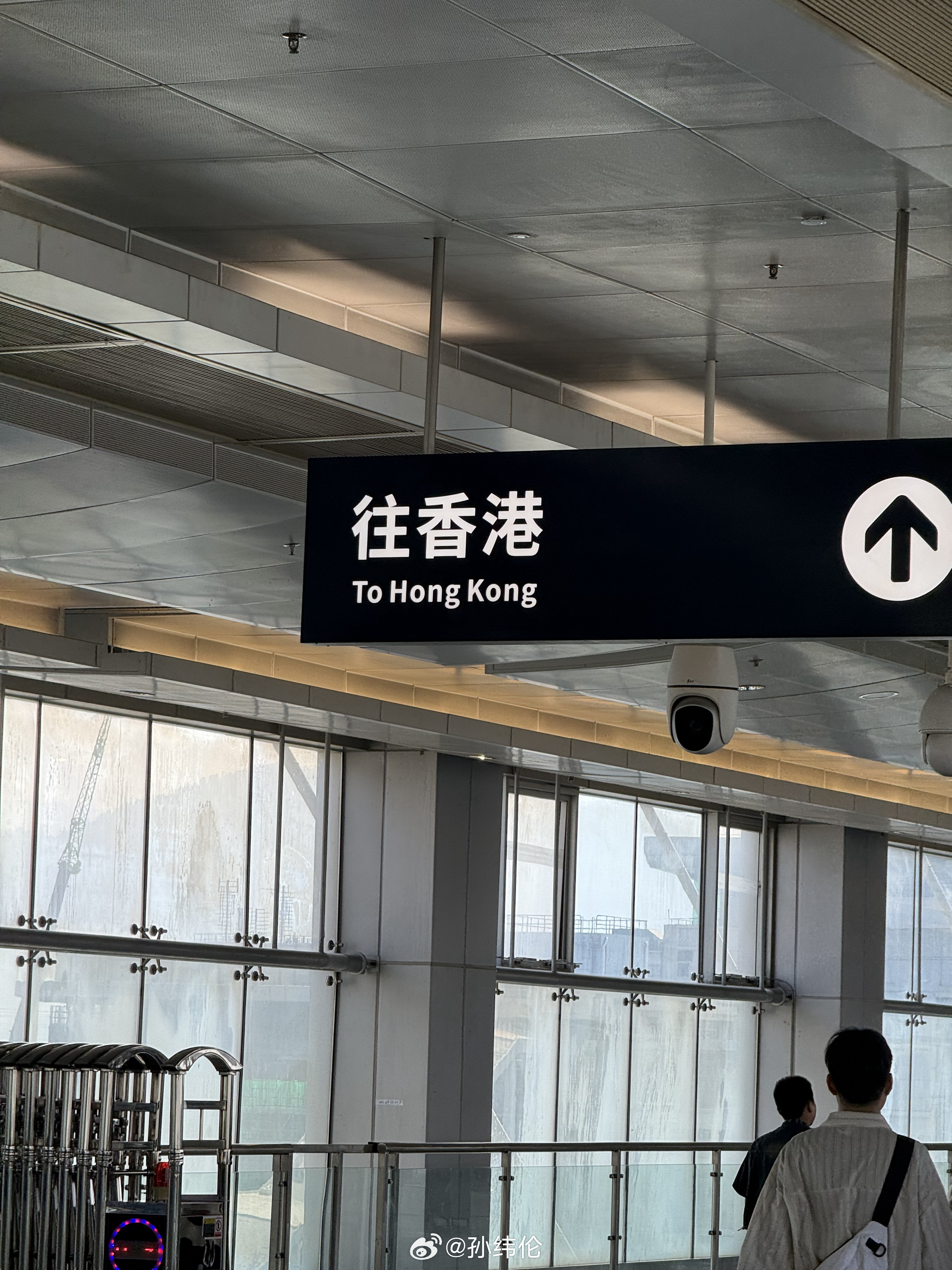 大周末的，起的比工作日都早[允悲]  
