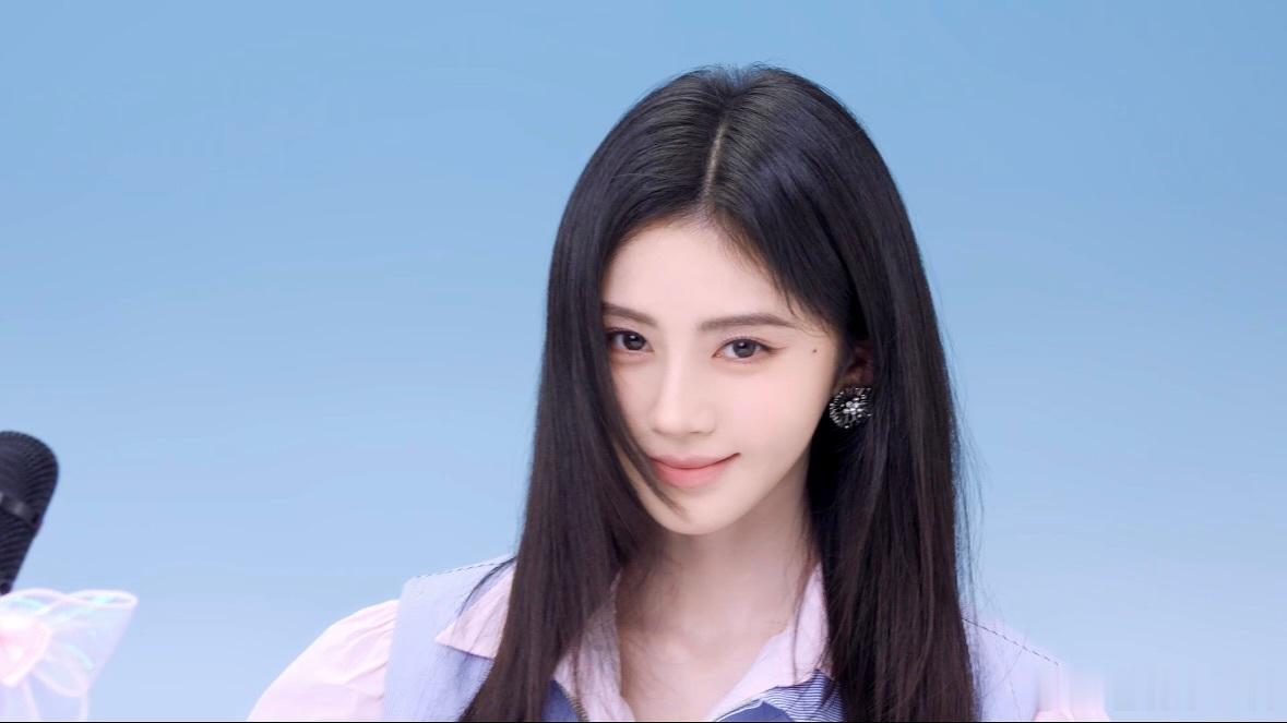 鞠婧祎的口袋音乐魔法 谁还说一个人太安静？鞠婧祎掏出赛博吉他的瞬间，空气都开始跳
