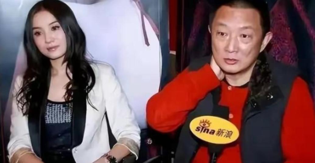 2007年，50岁的导演张黎爱上了27岁的宋佳，为了抱得美人归，他马上和刚生完孩