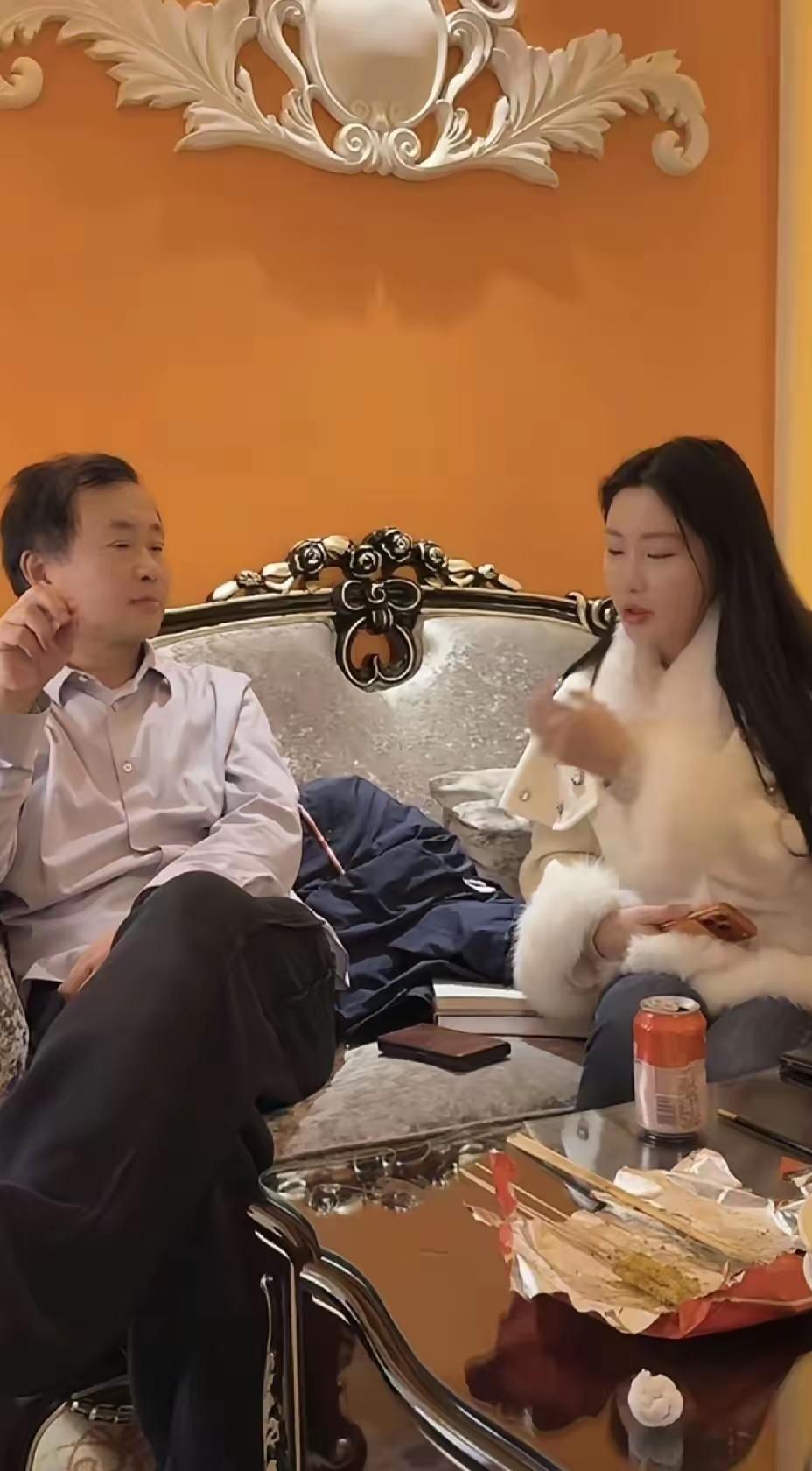 沈巍和文迪在杭州一见如故，聊的甚欢，据说是文迪专程飞往杭州来看望老师的。几个月不