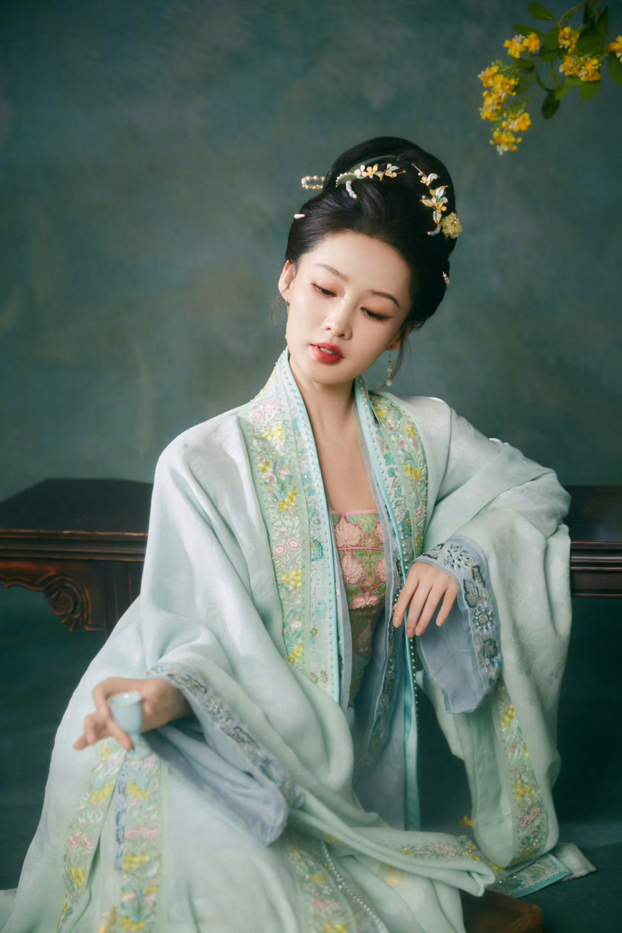李沁，观众心中最合适的李清照李沁昆曲功底深厚，春晚桂花神造型古韵十足，既能演出少