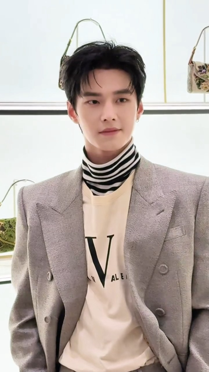 与少今天单边耳钉🫶🫶何与单边耳钉