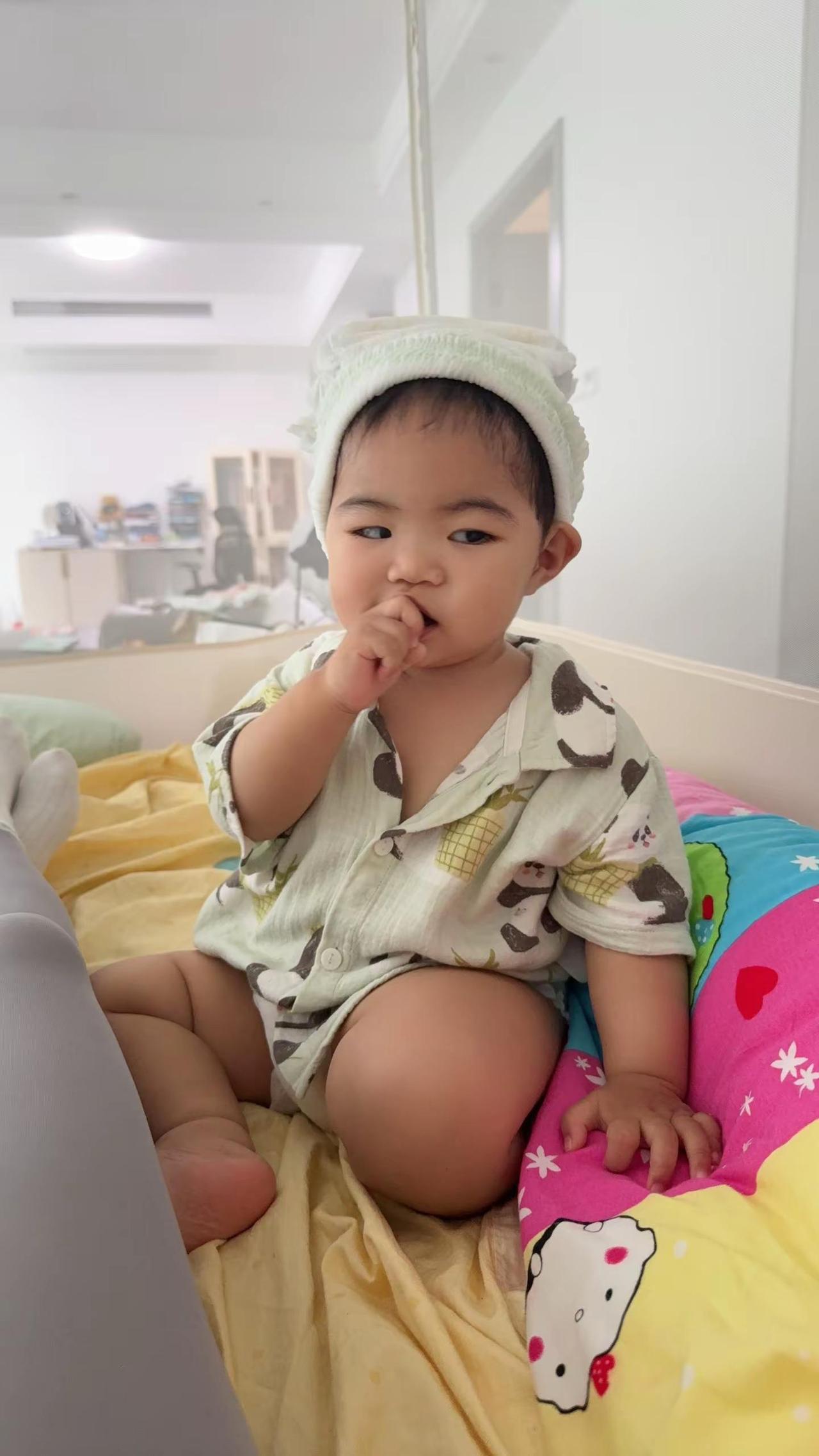 【乖的时候真的乖🥺，闹起来也真磨人！】昨晚差点把我和孩子爸累瘫！小家伙半夜突然