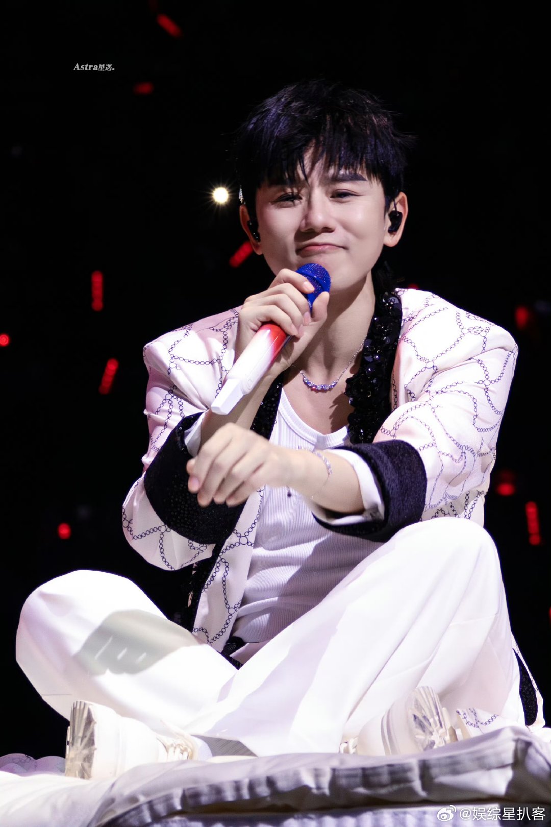 张杰未你好吗跨年演唱会 澳门五小时音乐盛宴太难忘！巨树舞台搭配星河天幕美到窒息，