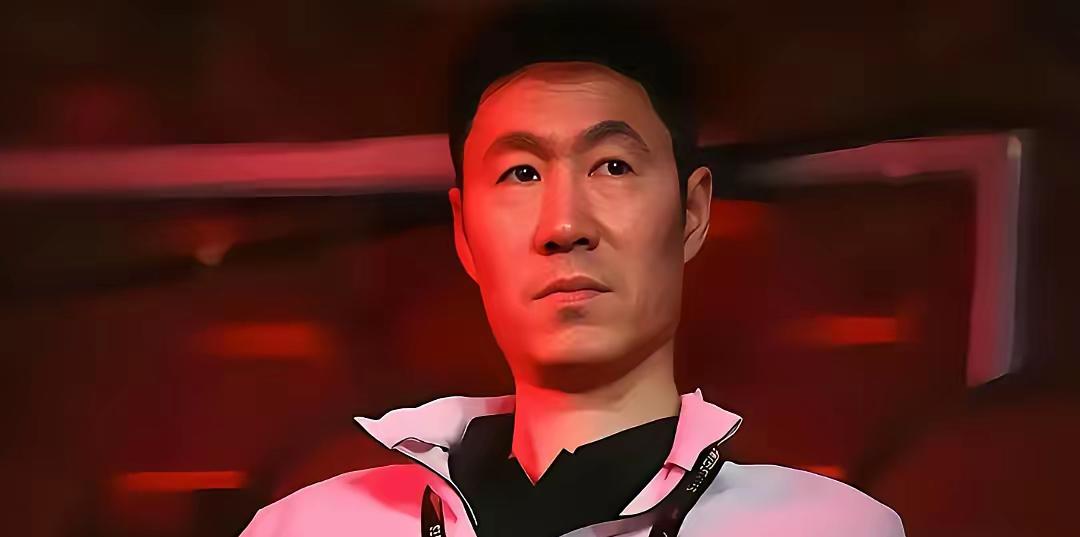 王励勤被19岁小将“打脸”！谁能想到，乒坛名将王励勤也会有“心碎”的时刻？他倾注