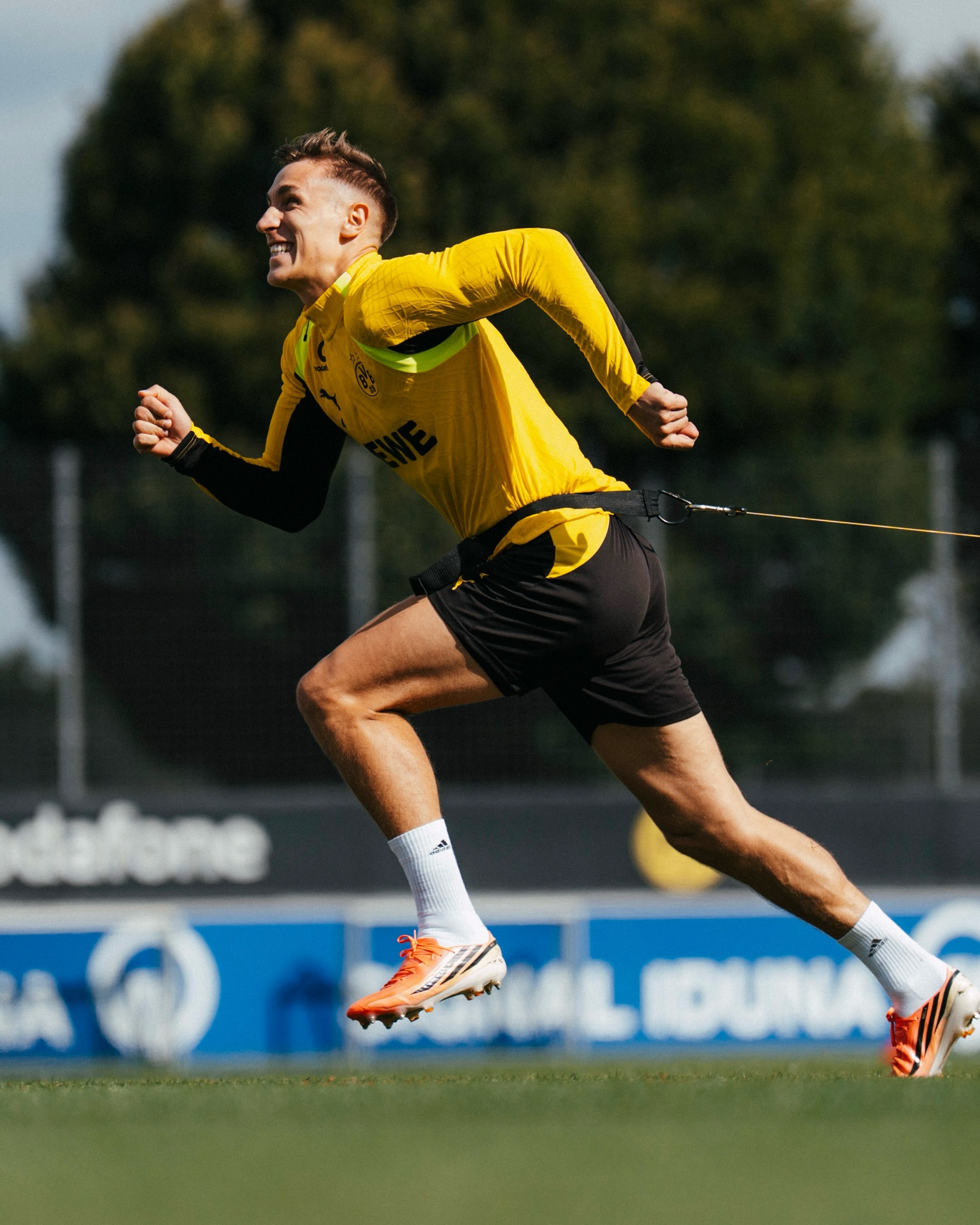 😃这可是好事啊.jpg💛🖤施洛特贝克和本塞拜尼回归球队合练啦！hejabv