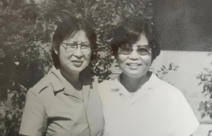 1981年李敏带好友王桂苡探望贺子珍，贺妈妈见面时向她们提出了一个特别请求
19