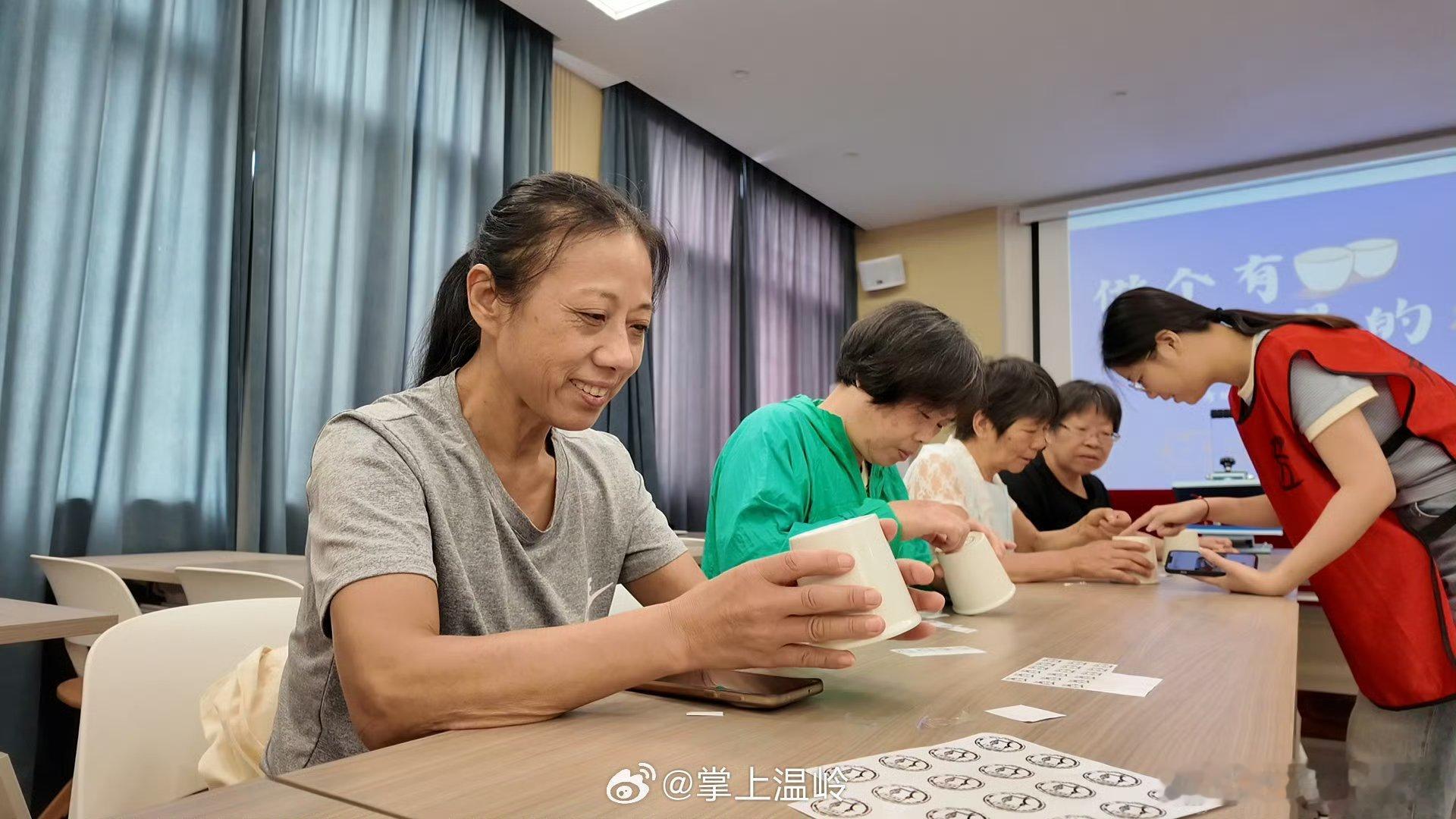 台州温岭志愿红撑起社区幸福圈在浙江温岭太平街道，179支队伍、近5000名志愿者