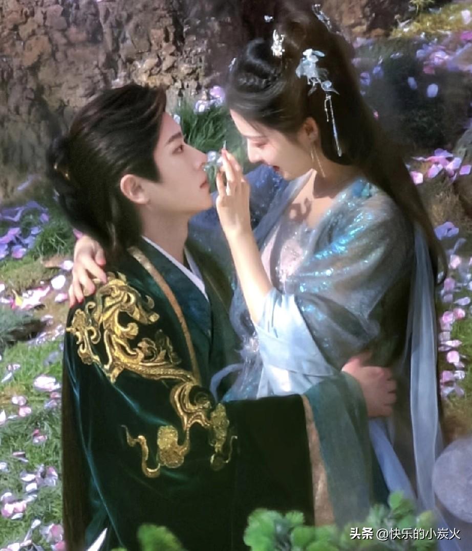 只能说作者真的太很会写了，其实刚开始我真的没有看懂，所谓的书穿书。
后来才知道女