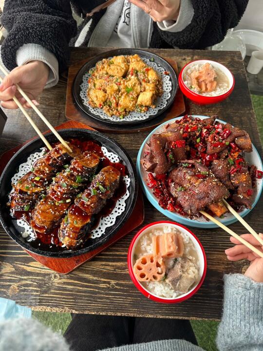逛完黄鹤楼直奔这里！适合2人食的小店（不贵