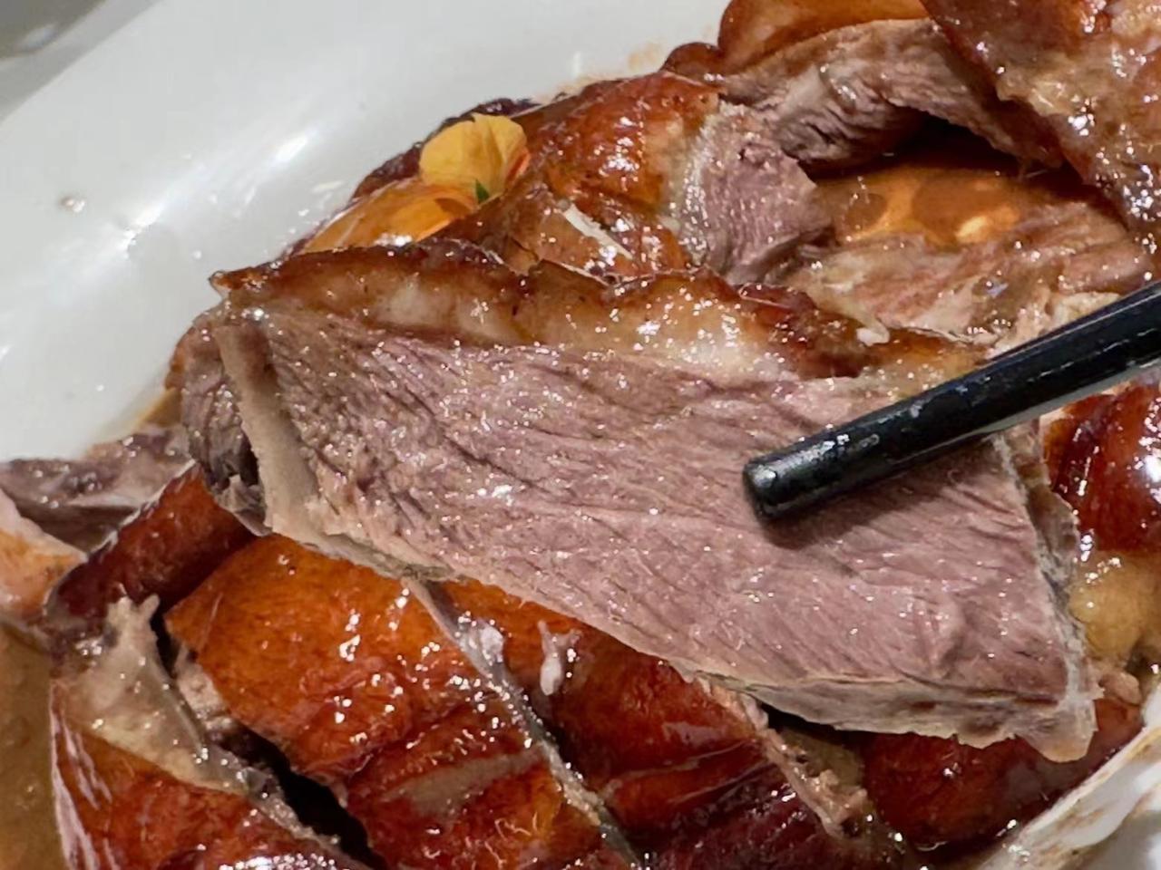 广东人不喜欢的几种饭，
您看说得对不对
1.一顿饭没有青菜
2.一顿饭全辣
3.