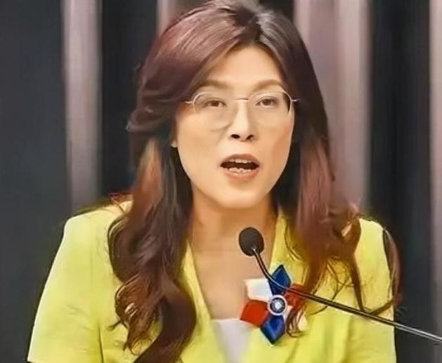 万万没想到，新当选的国民党主席郑丽文，一查底细才发现她不仅是妥妥的“蓝二代”，身