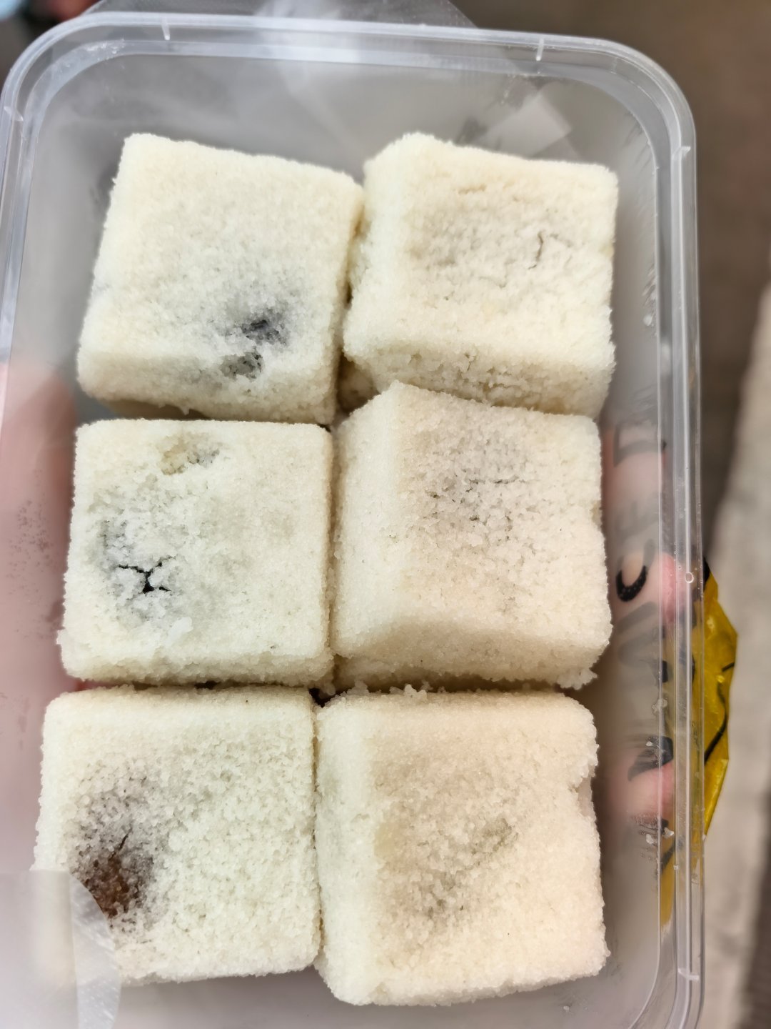 下午茶时间。桂花米糕现蒸出来软软糯糯，炸醋肉大概就是炸里脊肉，芋头饼比较适合芋头