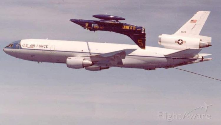 美军第一架KC-10加油机于1980年7月12日首飞，并于同年10月进行首次加油