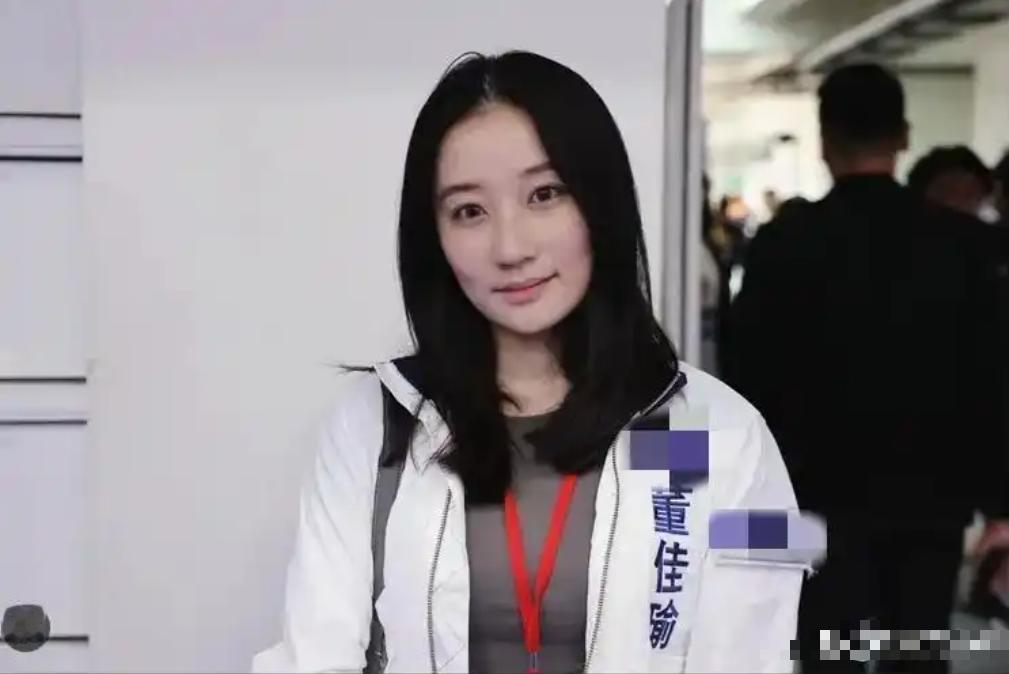 郑丽文率国民党14人代表团访陆，团队里最受关注的莫过于30岁的国际事务部主任董佳