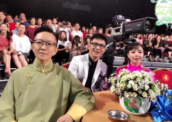 2014年，朋友劝民歌天后王二妮：“北京房价低，你赶紧贷款买一套。”王二妮没放在