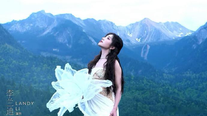 李兰迪连风也偏爱的美貌李兰迪白裙精灵 温柔的如同一种白色的茉莉花，李兰迪连风也偏