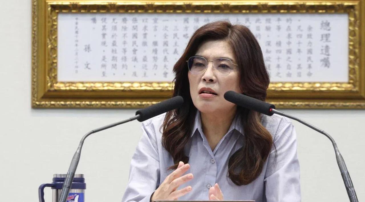就在刚刚！

国民党主席郑丽文做出表态！

针对顽固“台独”分子，民进党台北市参