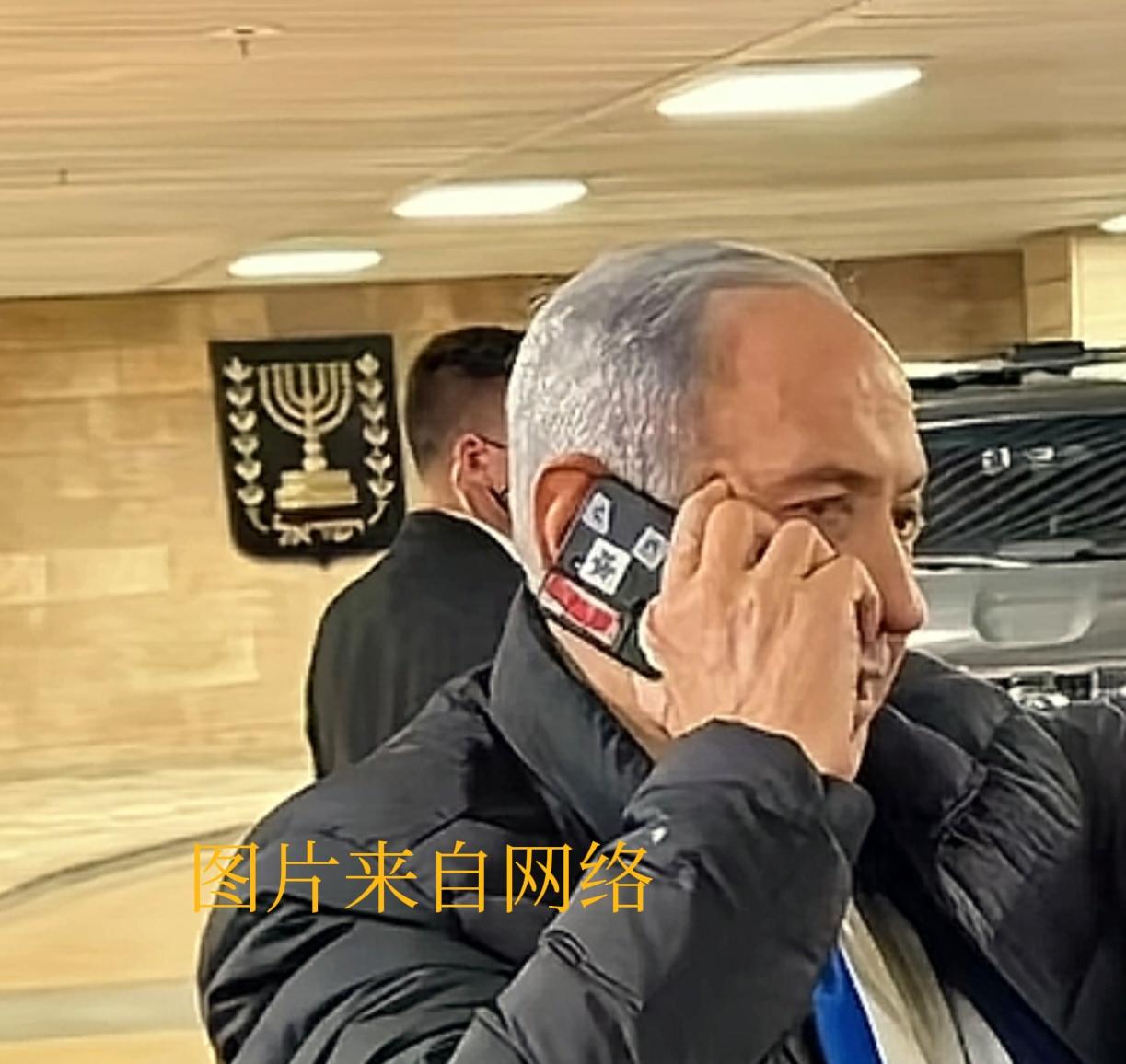 内塔尼亚胡用的手机是这样的[捂脸][捂脸][捂脸][捂脸]到底是以色列，这办法真