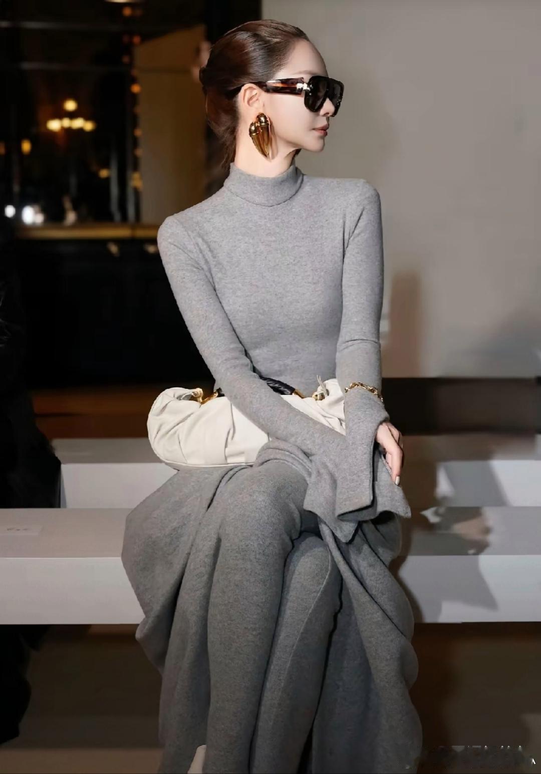 戚薇可真漂亮。 