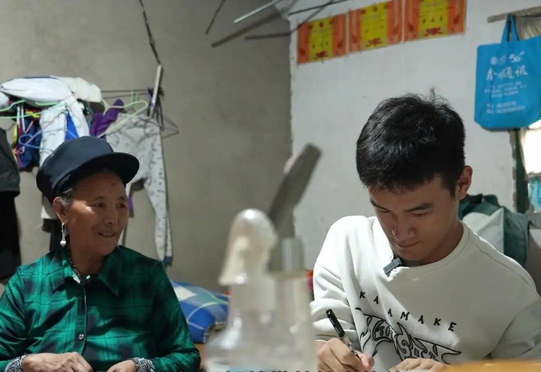 这位四川少年真的太了不起了，20年前，陈文杰出生于四川凉山州宁南县偏远山村，出生
