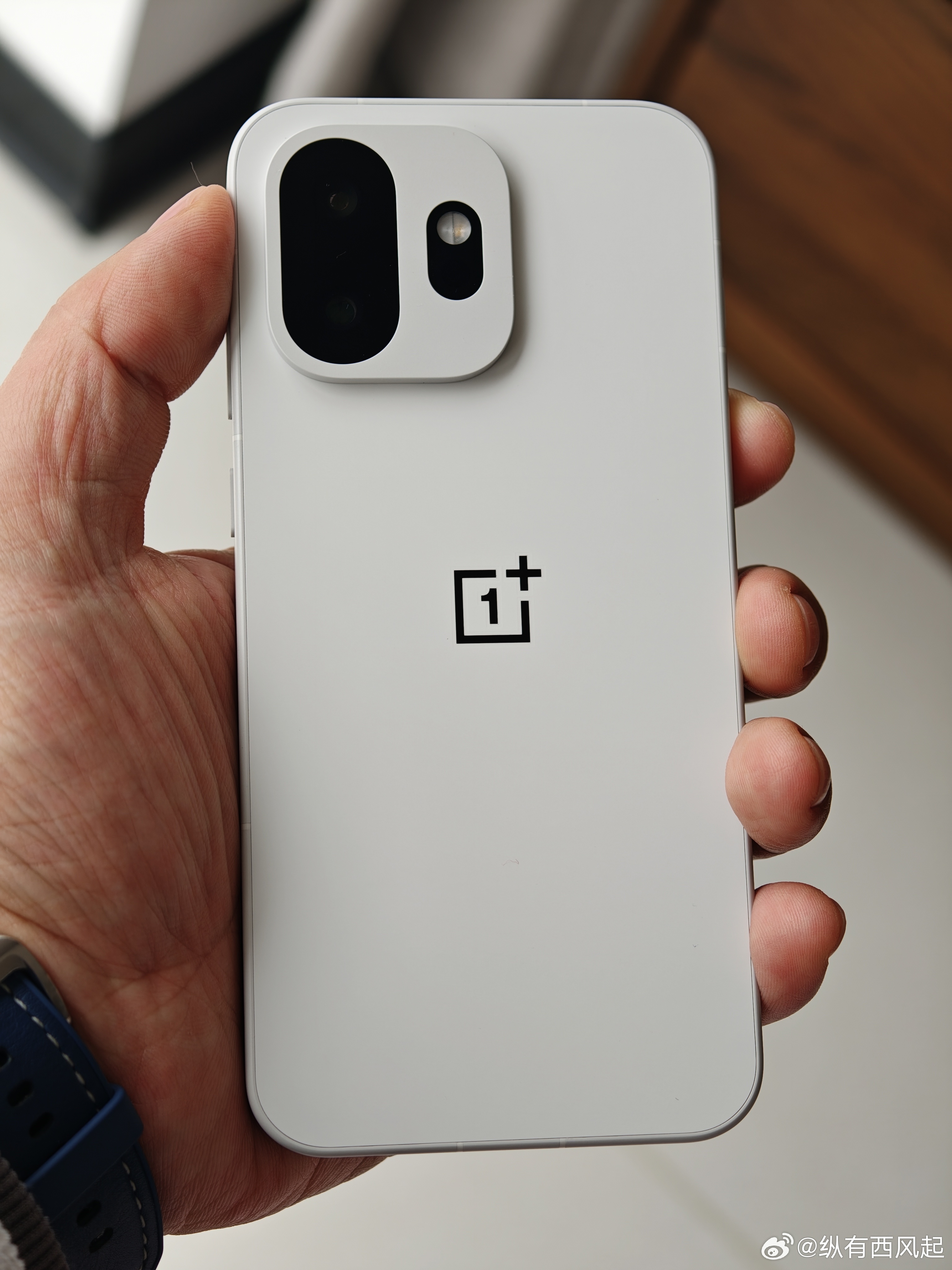 这小屏的掌控感，单手操作再也不怕掉手机了一加15T