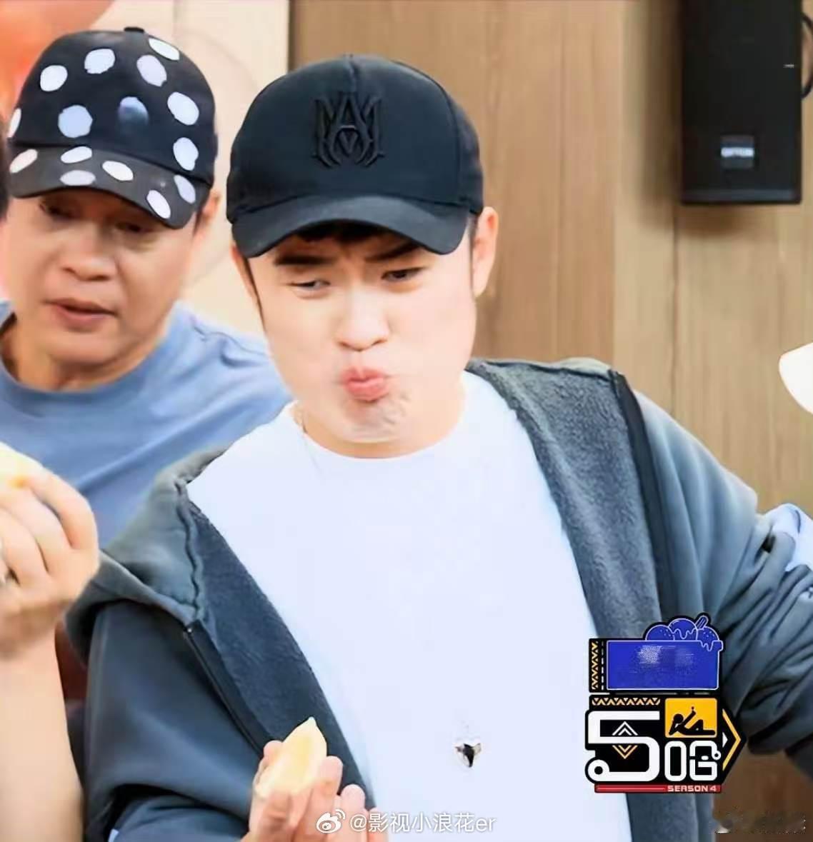 录五哈让陈赫胖了很多哈哈哈哈哈 录五哈能让陈赫长胖，足以看出节目里的美食有多诱人