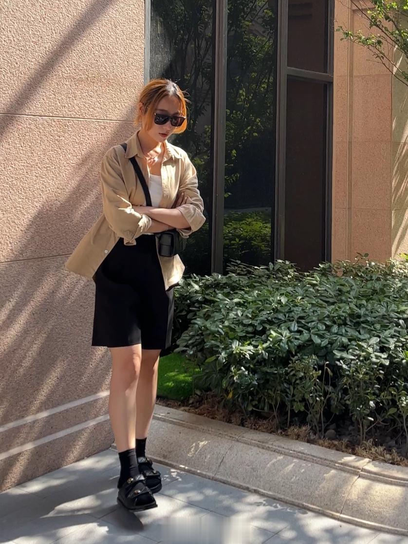 #ootd# 阳光是最好的滤镜☀️衬天气好出来晒背去湿气[酷] ​​​