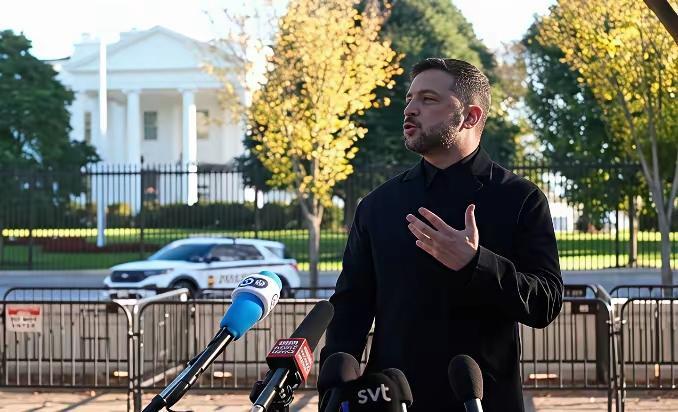 不得不佩服 泽连斯基 的抗压能力，自己国家被打的一片废墟，军队死4.3万人，伤3