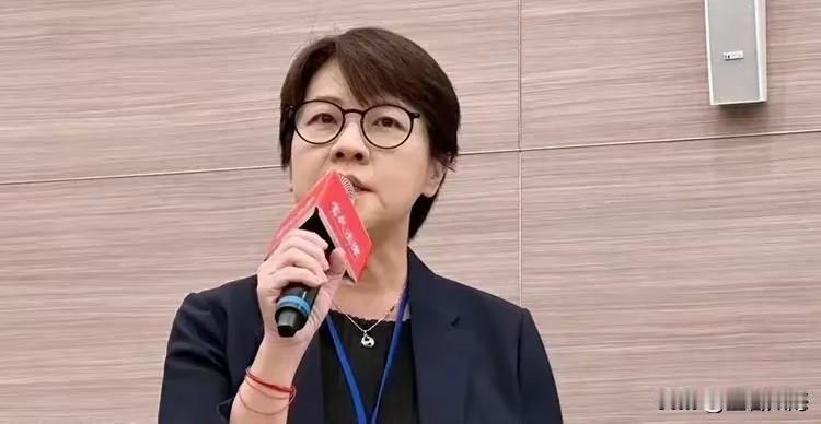柯文哲：不是黄珊珊表态就投谁！
就在今天(10月27日)，柯文哲受访时，被问及黄