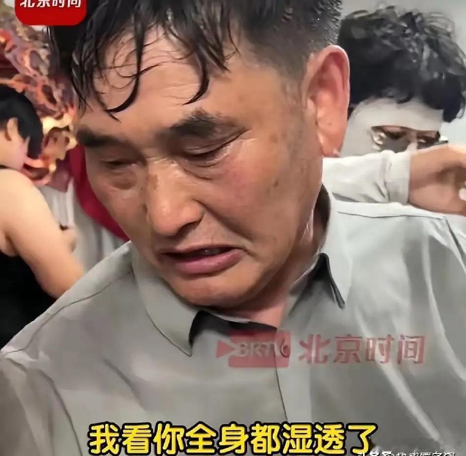 朱之文再次爆火，现在请他唱歌的人不少，他说，现在加场加不下去了。福建，重庆，山东