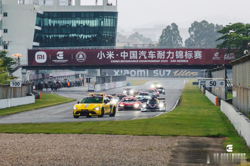 小米汽车赛道实测反馈小米这次赛道实测确实有点东西：YU7 GT在纽北跑出7分34