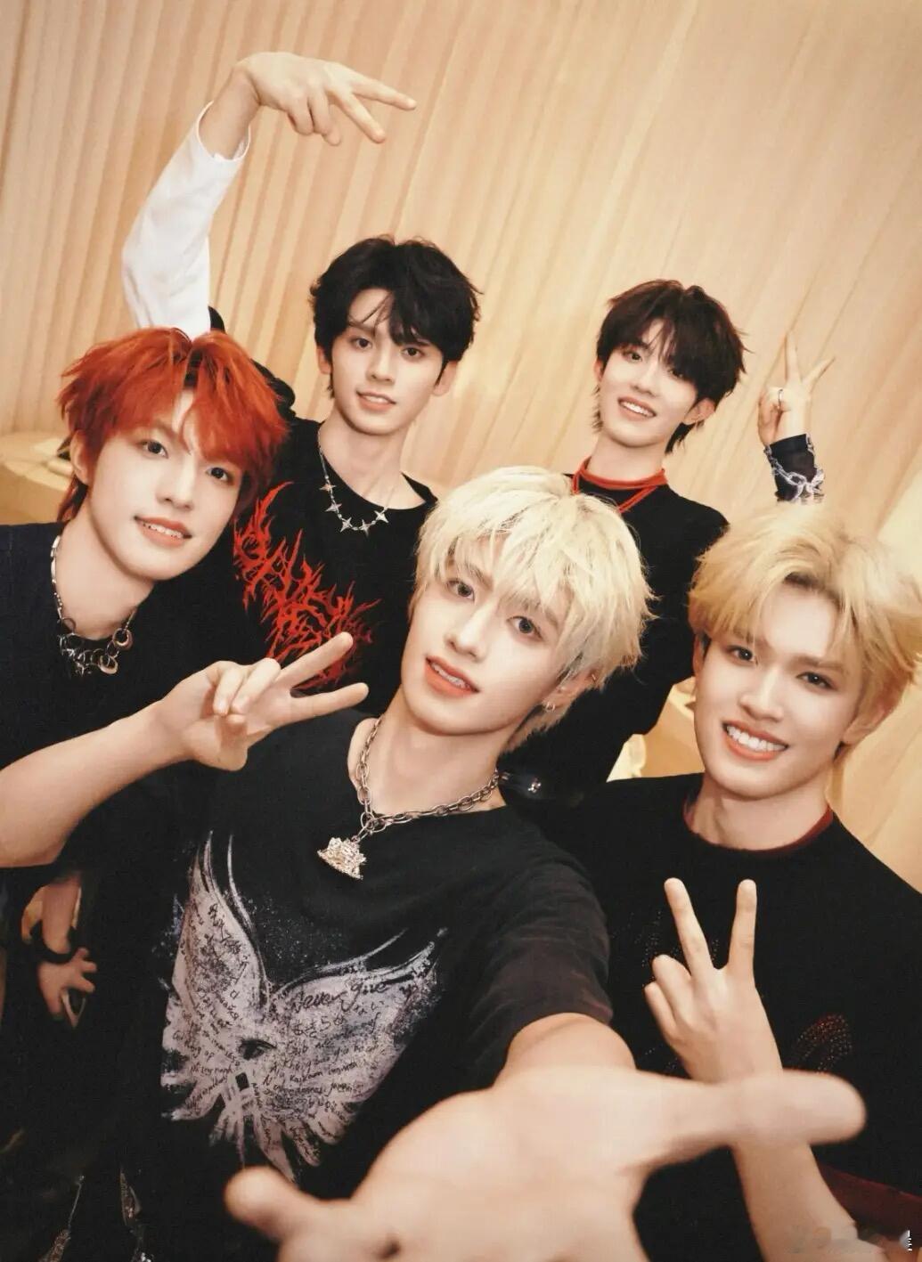 TOP登陆少年男团热血番谁懂TOP登陆少年适配热血番画风！少年并肩向前，眼里怀揣