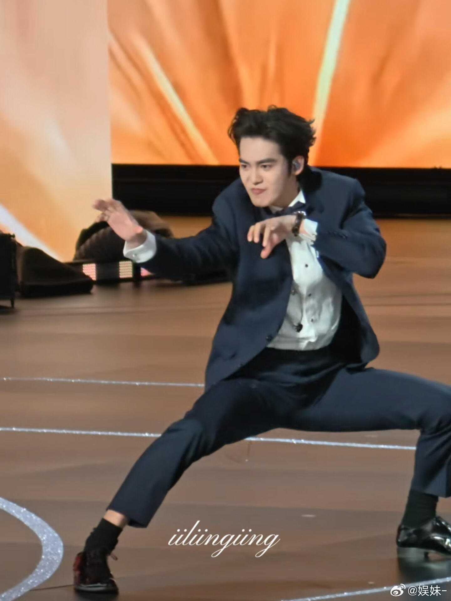 于适这功夫不是盖的，原地起飞一字马夯爆了 