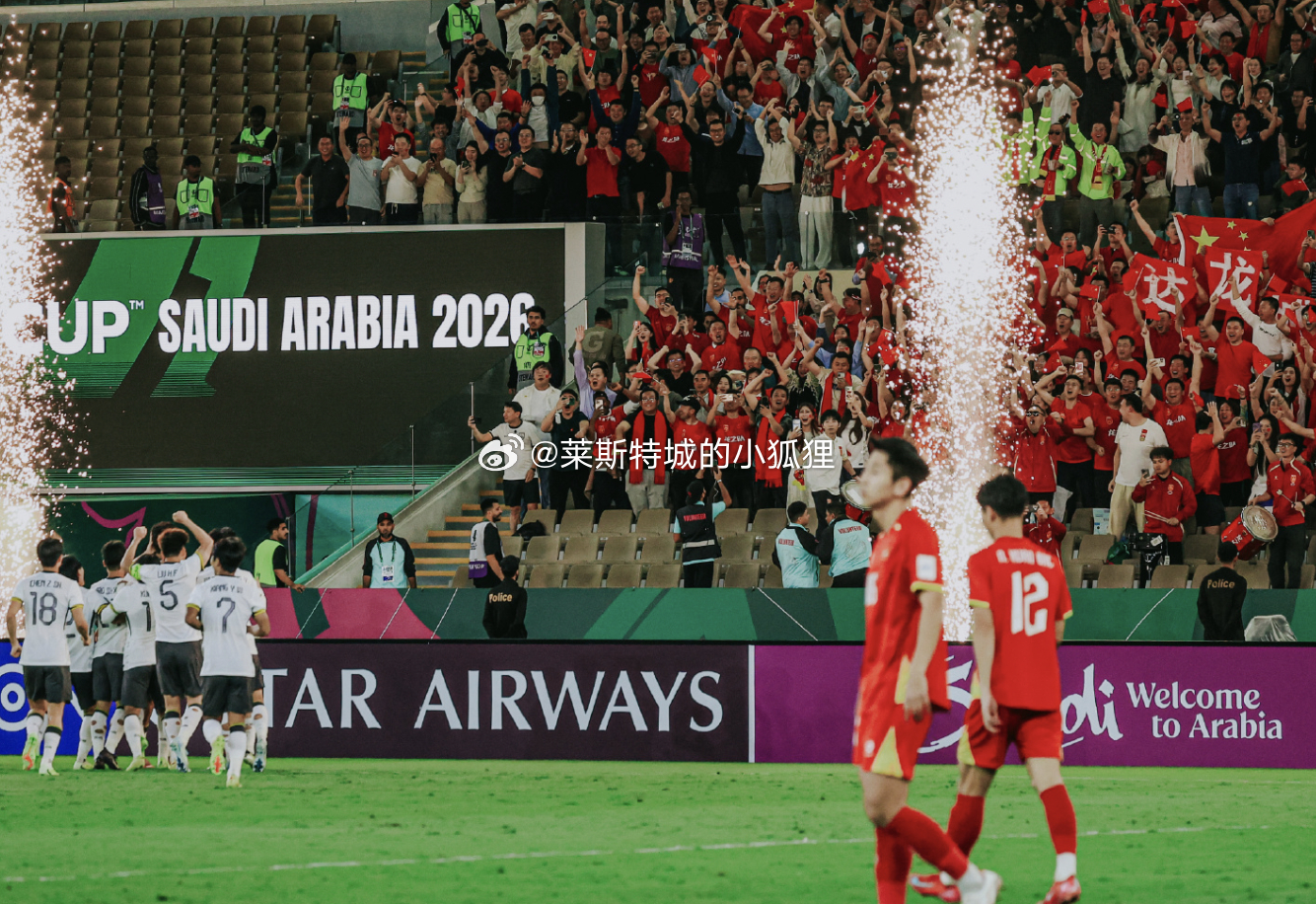 全场比赛结束 中国U23男足3-0击败越南U23男足 零失球晋级U23亚洲杯决赛