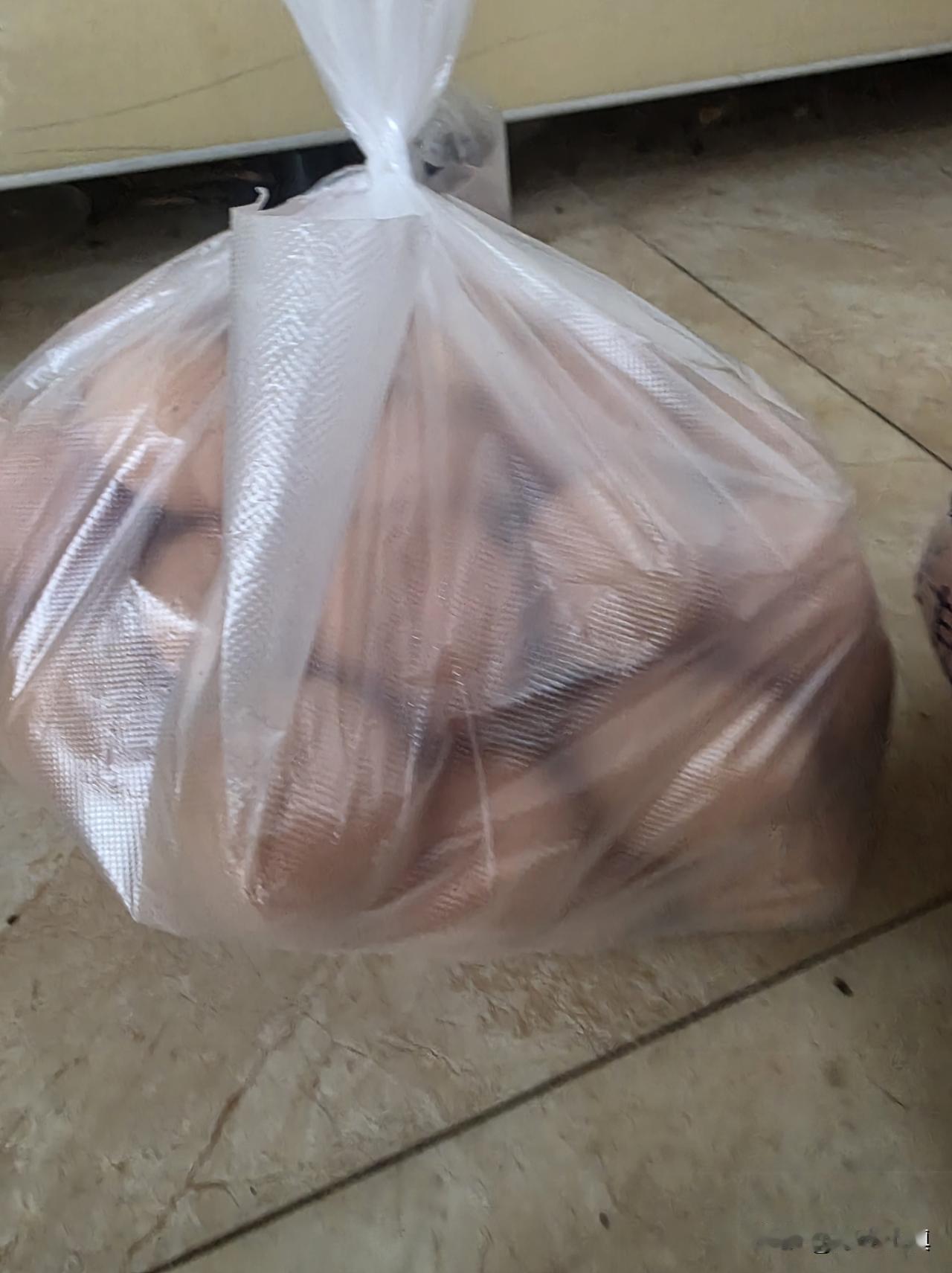我觉得农村市场的消费品价格，才是敏感且真实的物价水平……

家里没有鸡蛋了。今天