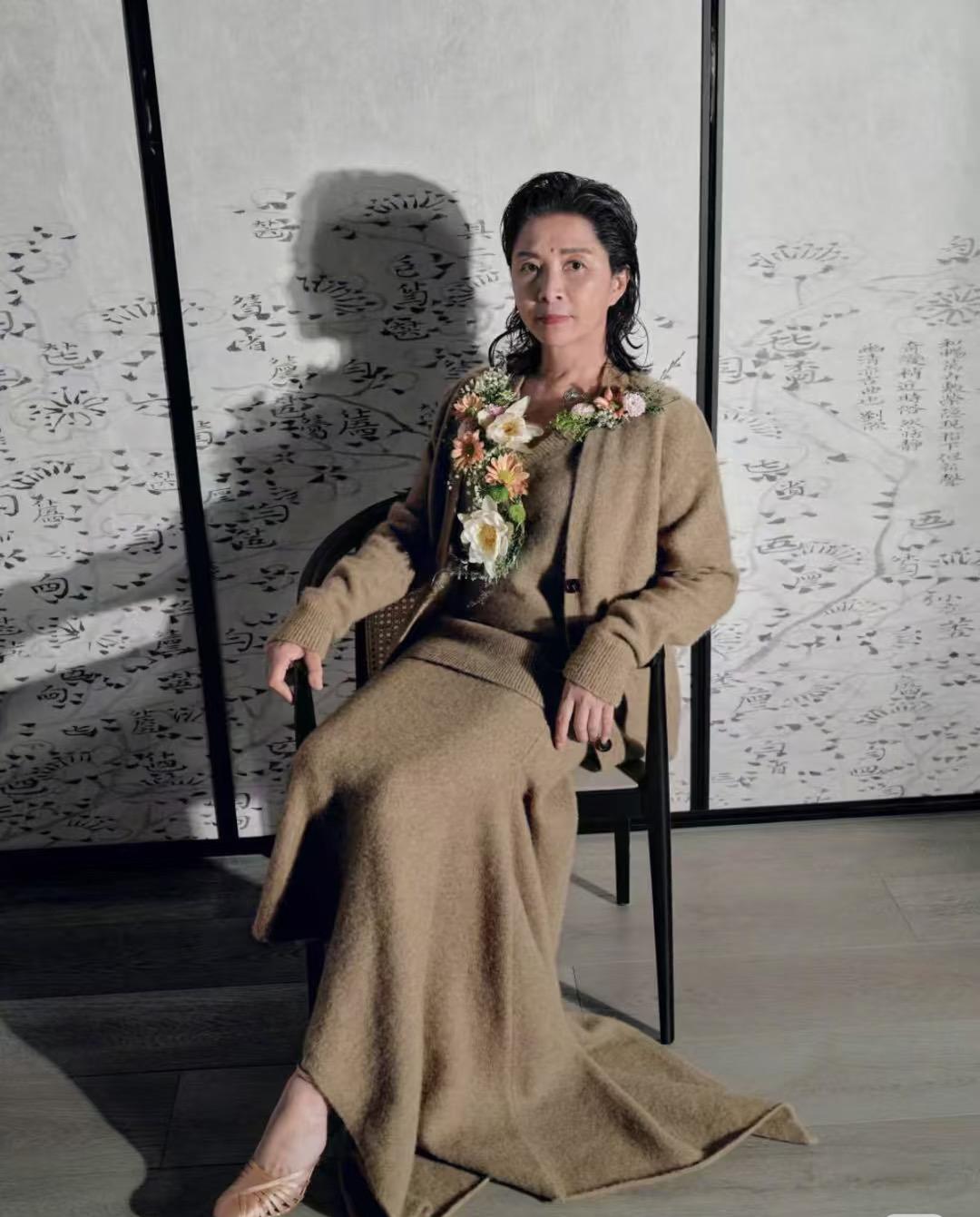 此时此刻，
估计迟蓬都无语了，
她怎么也没想到，因为演的大脚娘火了，黑历史被扒出