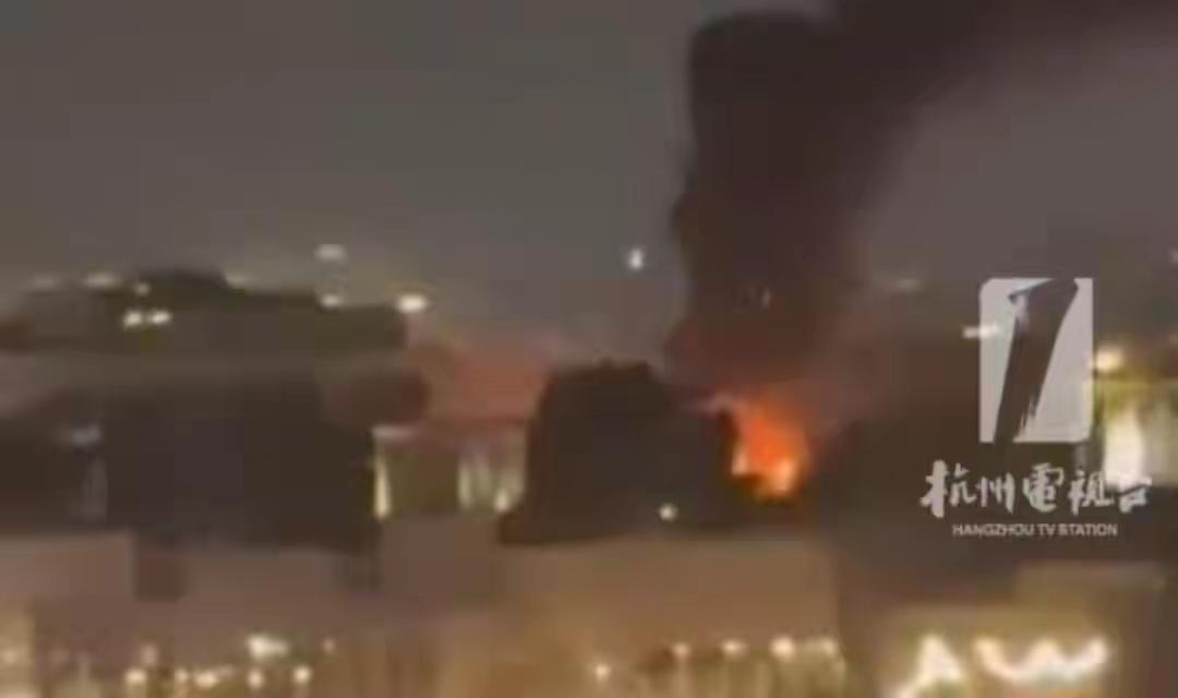 “一边是圆月，一边是导弹飞过去！”杭州一家六口滞留迪拜，居住酒店距美国驻迪拜领事