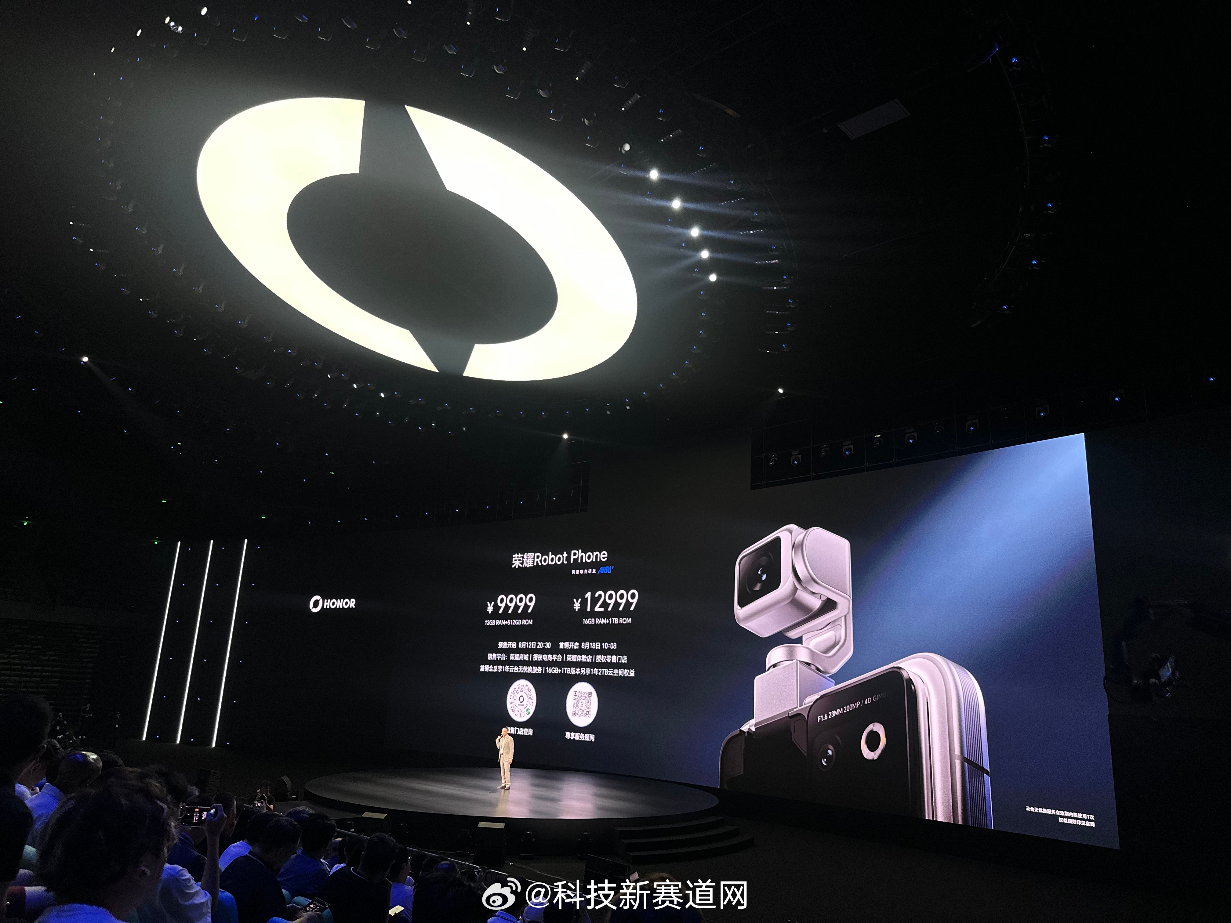 价格出来了9999 这价格不得卖爆啊！荣耀Robot Phone荣耀机器人手机荣