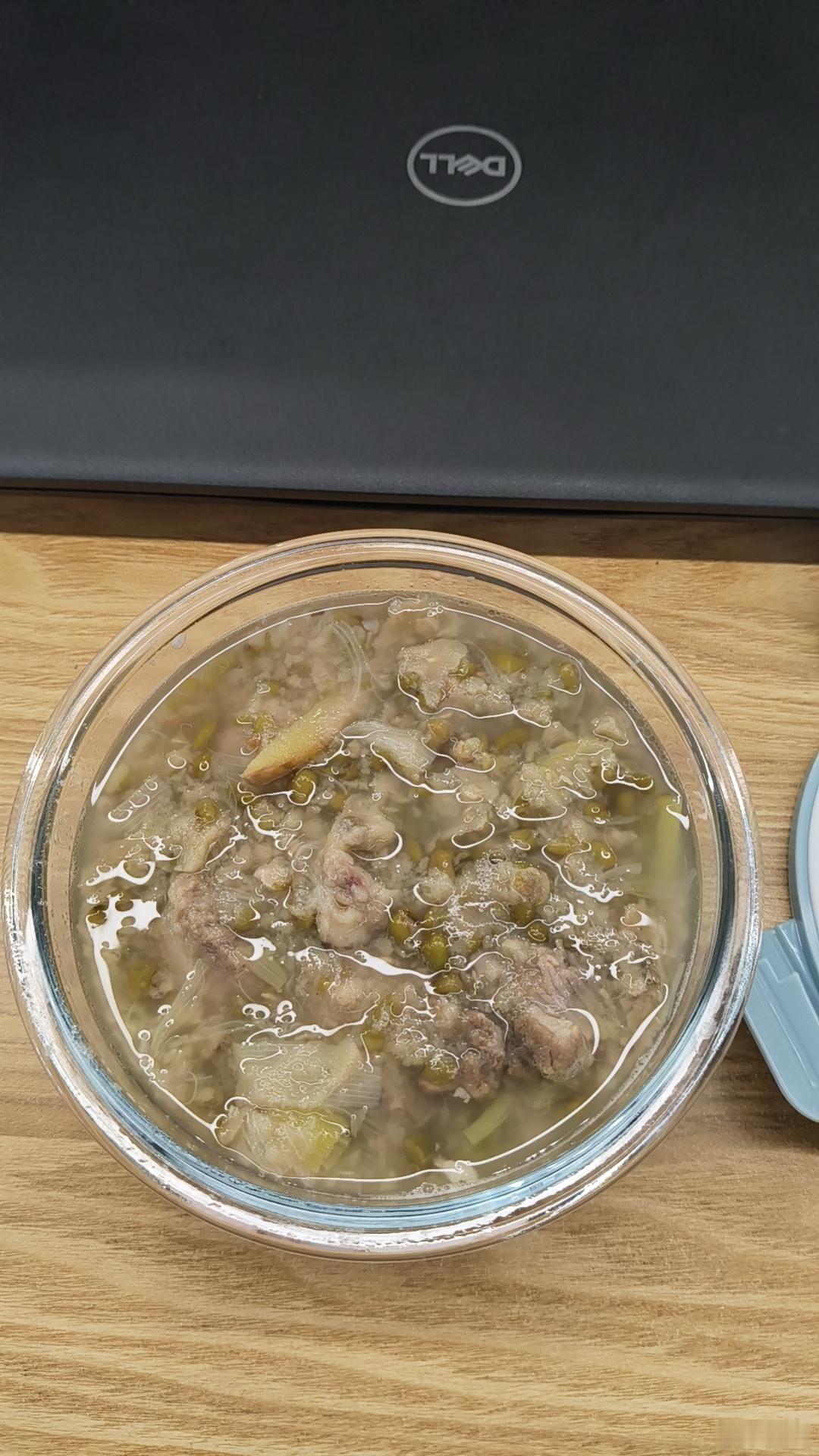 人怎么能做出这么难喝的绿豆排骨汤 ​​​