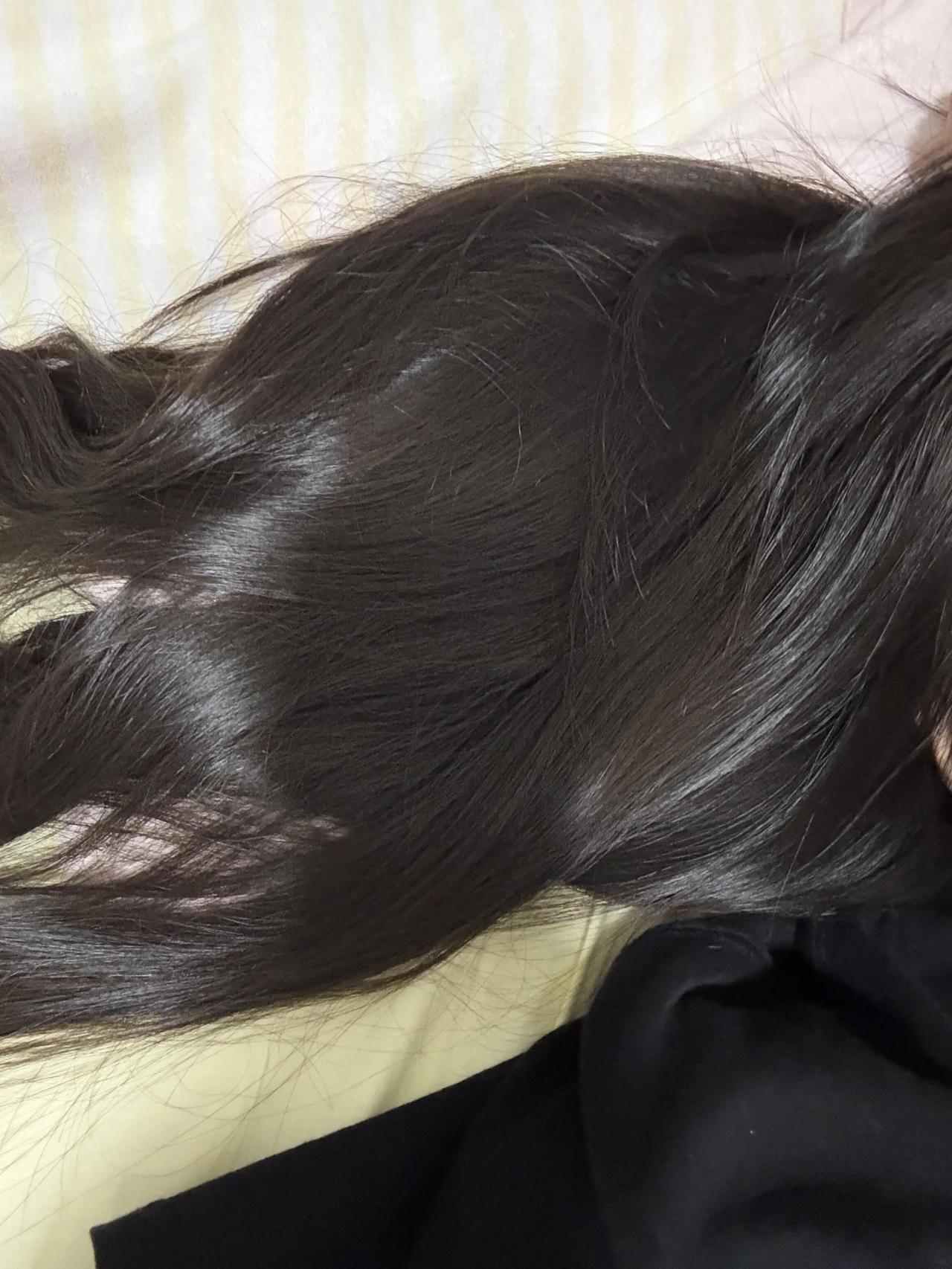 头发少兼细软塌发质的痛苦谁懂啊
不知道剪个短发会不会显蓬松一点