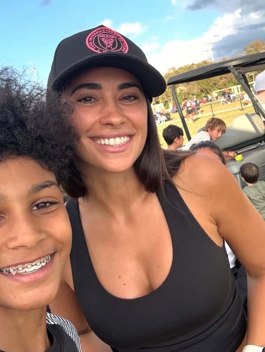 和安妞合影的孩子们🤳😍梅西