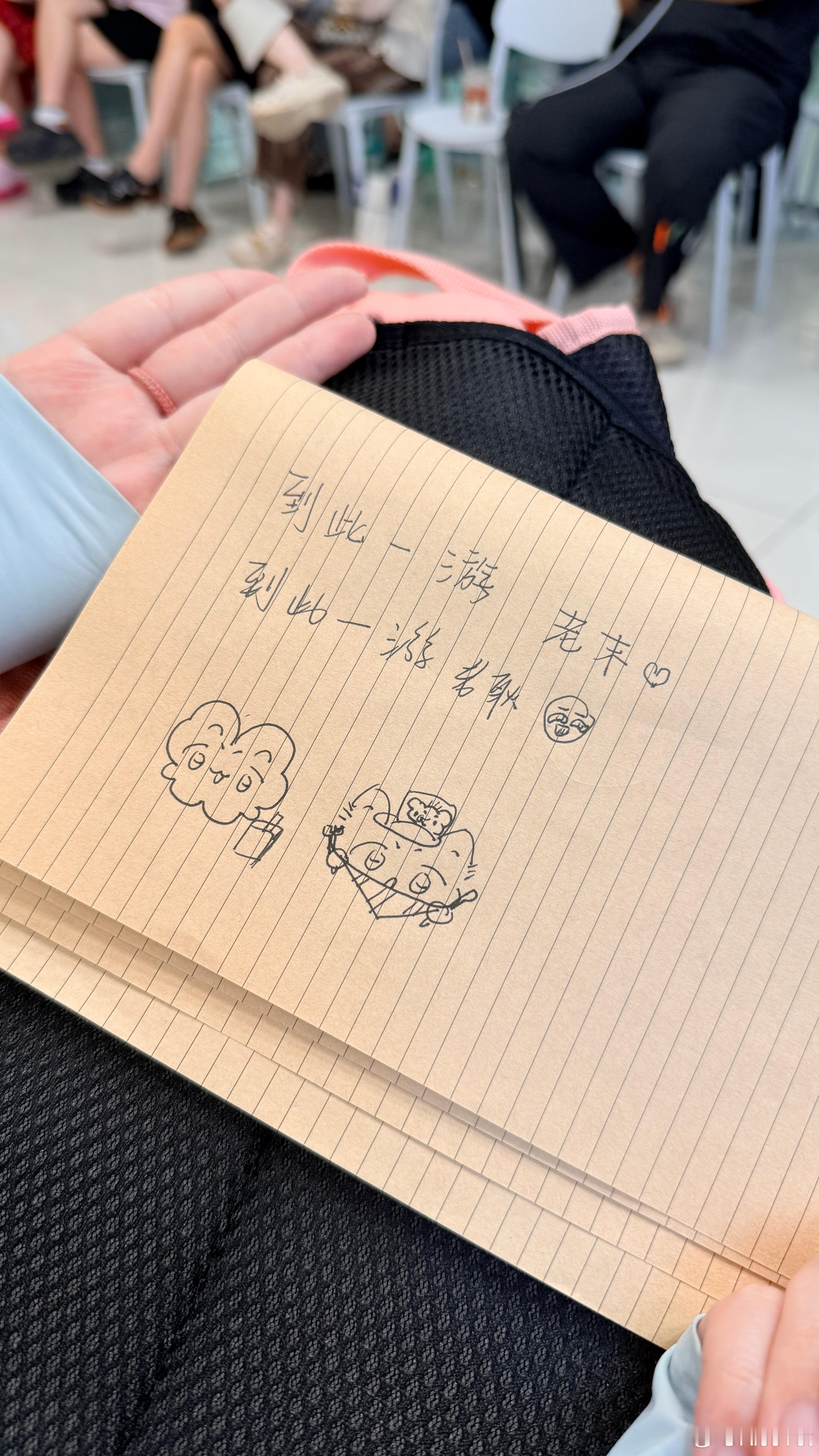 汪汪芥立大功！老芥末从十点就去排滨寿司等俺 很乘