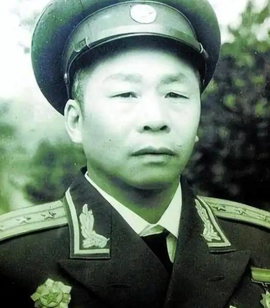 1946年，皮定均被困，联系不上主力军，只好让电台直呼延安。谁料，不久电波传来指
